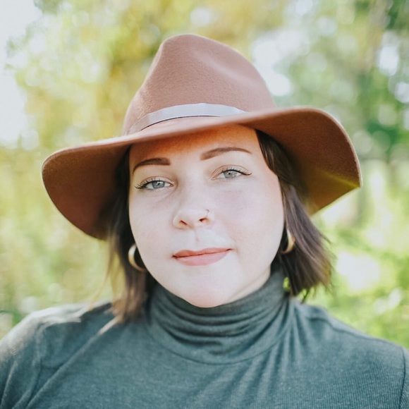 Meet your Posher, Josie - Picture 1 of 1